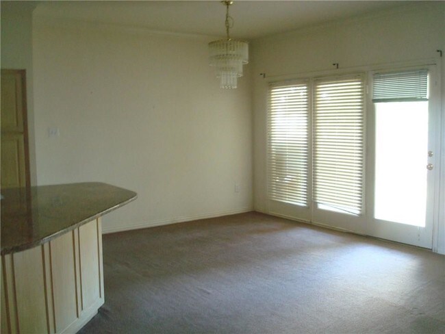 Building Photo - 4601 Oak Club Dr