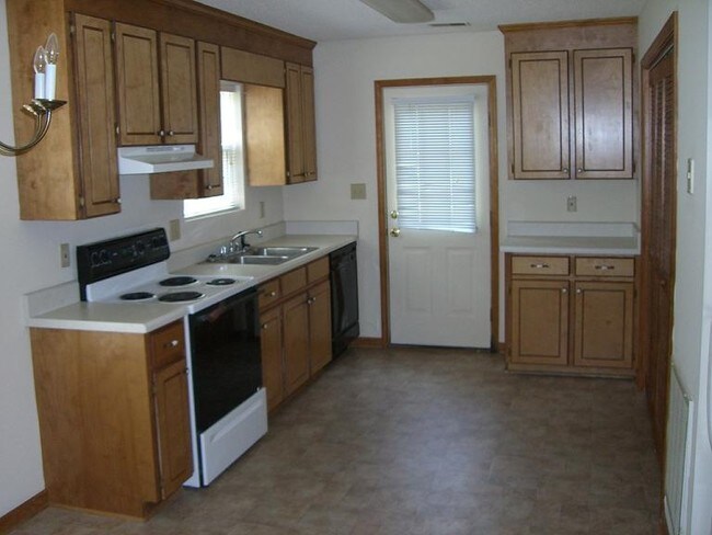 Building Photo - 118 Hazelwood Ct