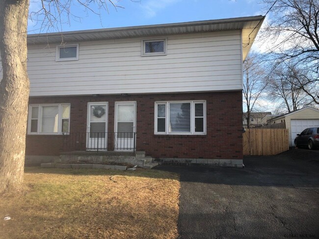 Building Photo - 122A Frederick Ave