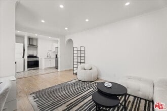 Building Photo - 205 S Reeves Dr