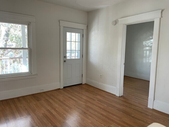 Hardwood floors throughout - 851 Jefferson Ave