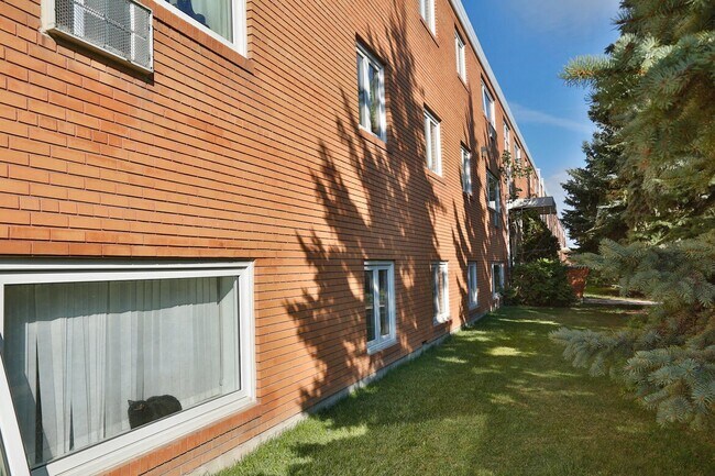 Building Photo - 391 Gertrude