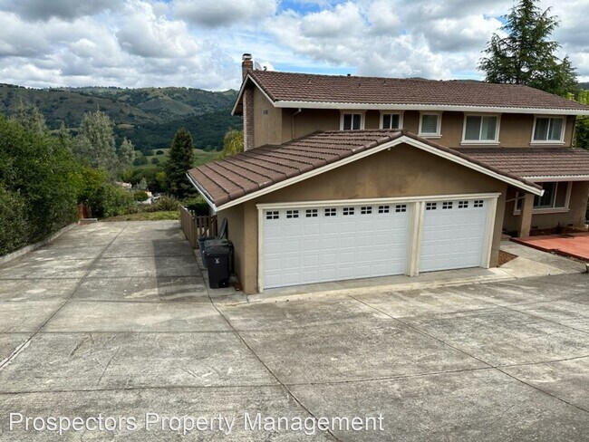 Foto del edificio - 5 br, 2.5 bath House - 17430 Lakeview Drive