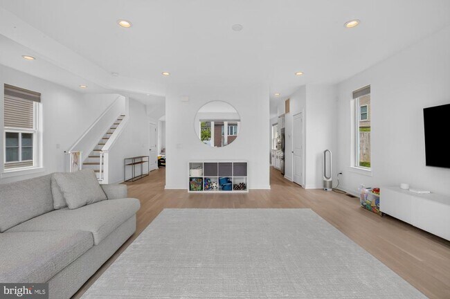 Foto del edificio - 7354 Ridge Ave