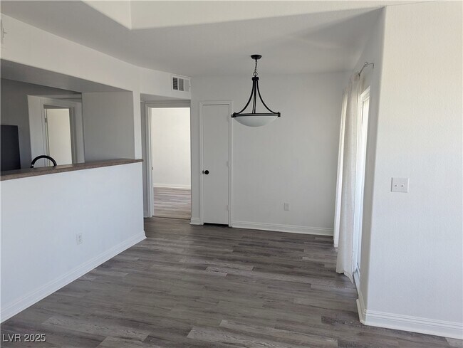 Foto del edificio - 7255 W Sunset Rd