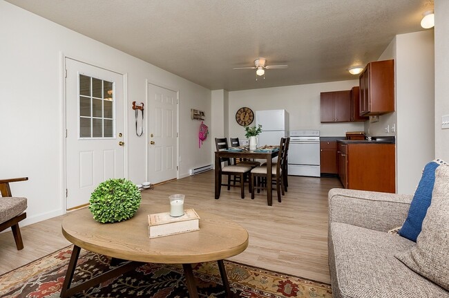 Building Photo - 1506 Cherry Creek Dr