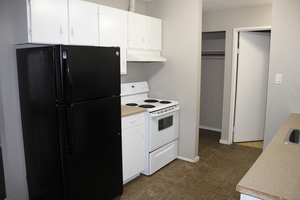 Primary Photo - Pisces Manor