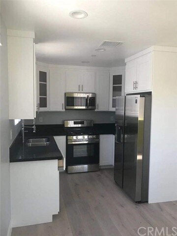 Building Photo - 529 W 80th St