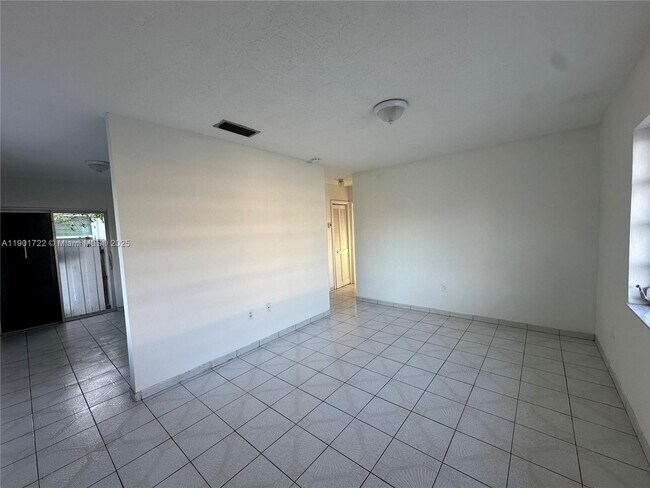 Building Photo - 3608 SW 25th St