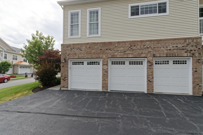 Building Photo - 108 Valley Pointe Dr