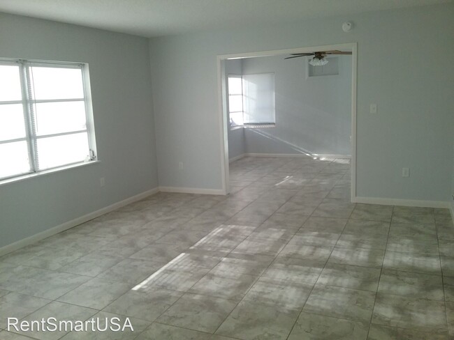 Building Photo - 3 br, 2 bath House - 1401 E. Crooked Lake Dr.