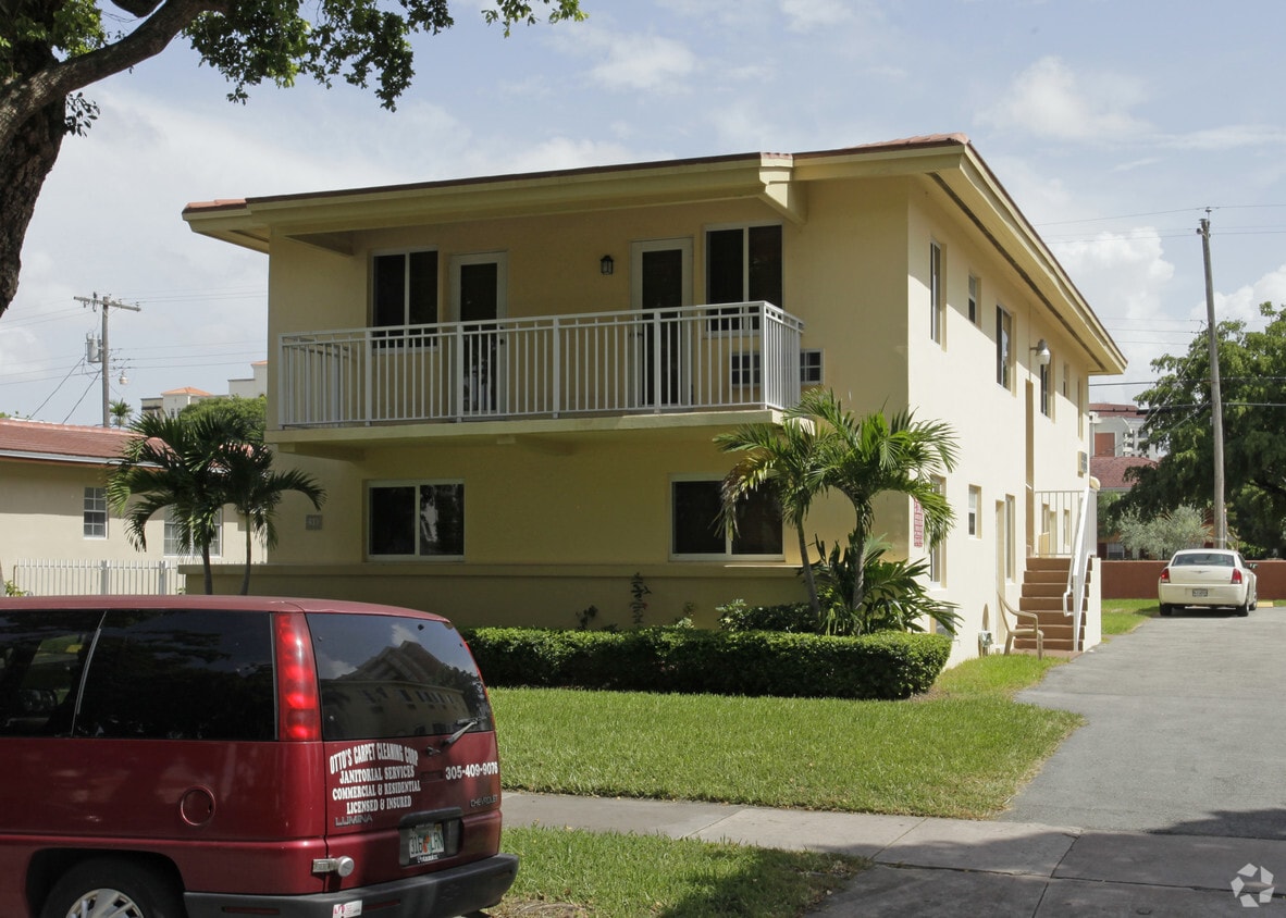 31 Menores Ave - Menores 112533 | Coral Gables (Residential / near Business District – North Ponce/Douglas area)