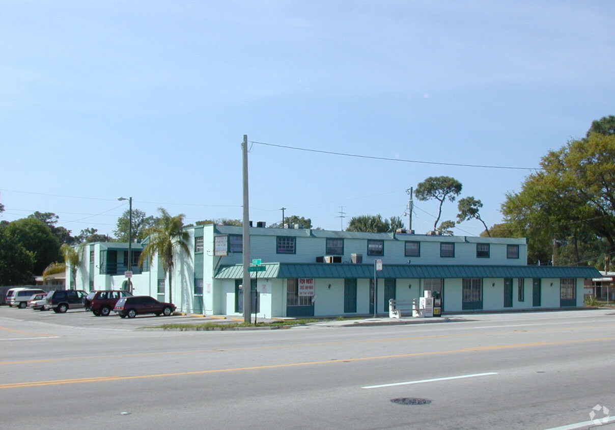 Building Photo - Canterbury Apartments