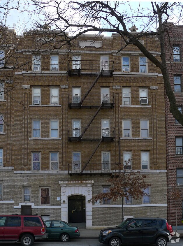 Foto del edificio - 359 E Mosholu Pky N