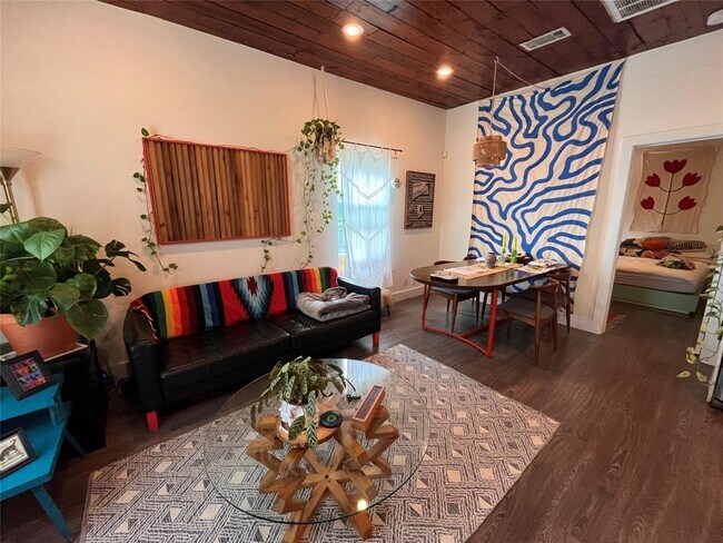 Foto del edificio - 6311 Felix Ave