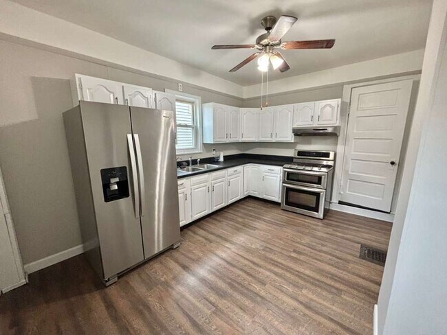 Foto del edificio - 6407 Dibble Ave