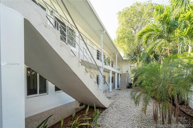 Building Photo - 666 NE 80th St