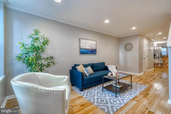 Building Photo - 233 S Highland Ave