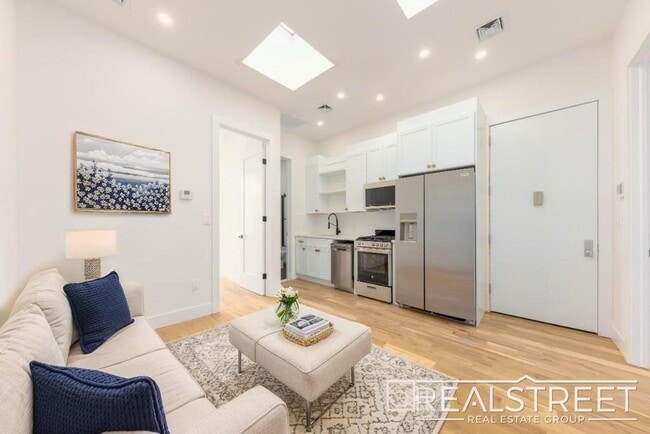 Building Photo - Marconi Place