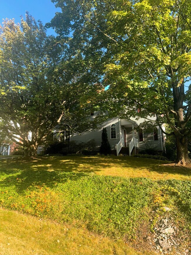 Building Photo - 1176 Portland Dr