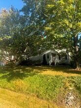 Building Photo - 1176 Portland Dr