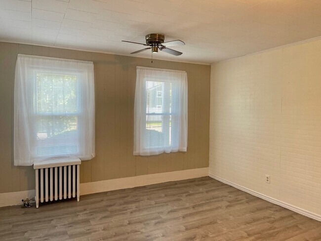 Foto del edificio - 329 Pond St