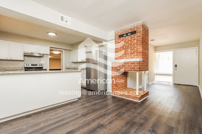 Building Photo - 3965 Mosley Dr