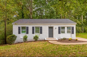 Building Photo - 303 Martin Cir