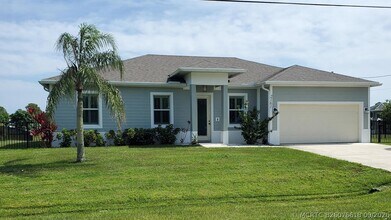 Building Photo - 2161 SE Sunflower St