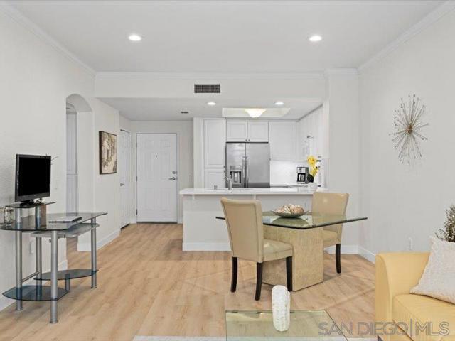 Foto del edificio - 9237 Regents Rd