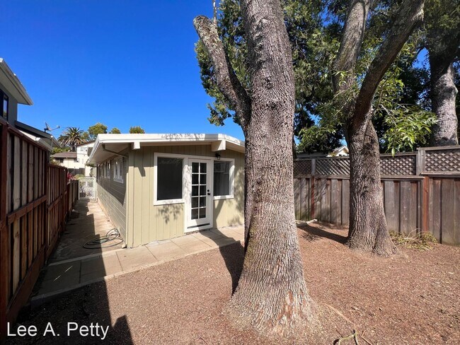Building Photo - 2 br, 1 bath House - 21 Palm Avenue