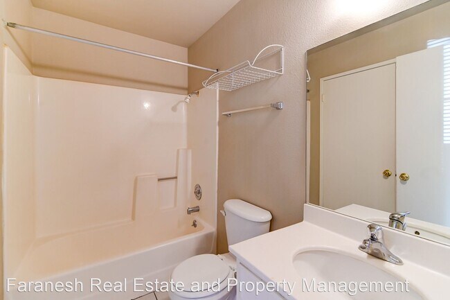 Building Photo - 3 br, 2 bath House - 824 Hedge Way Unit 2