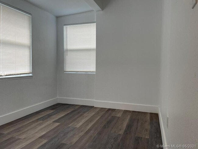 Building Photo - 717 54th St