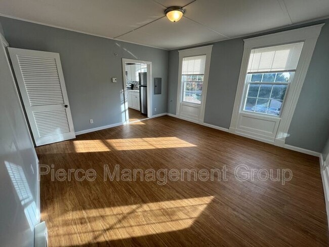 Foto del edificio - 6 Old Chester Rd