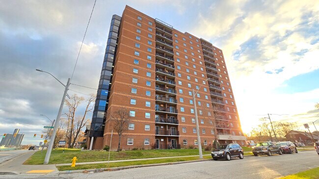 Photo du bâtiment - COZY 2BED/1BATH APARTMENT FOR SENIORS