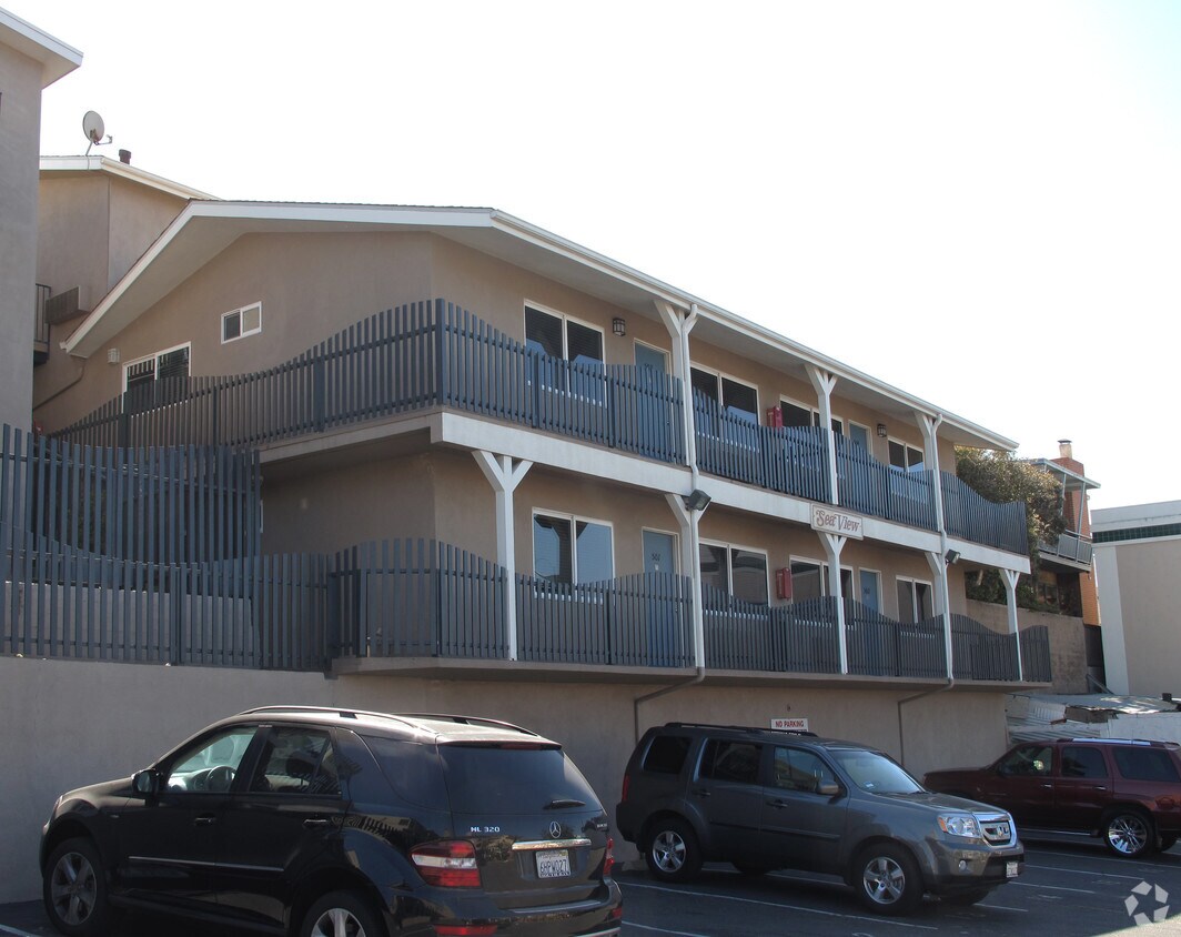Building Photo - 3315 Crest Dr