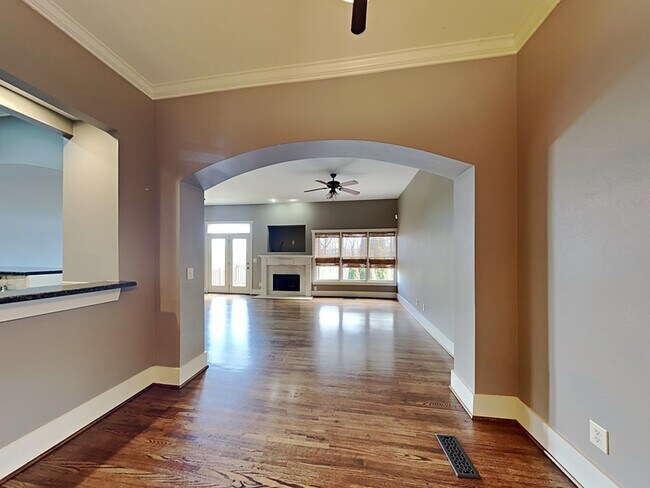 Building Photo - 2088 Eagle Ridge Dr