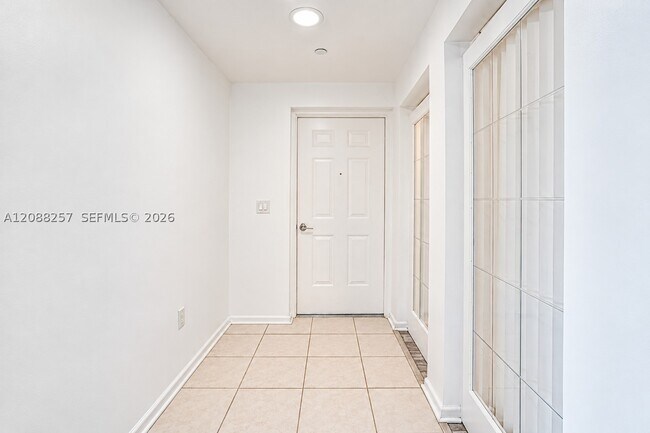Foto del edificio - 3340 NE 190th St