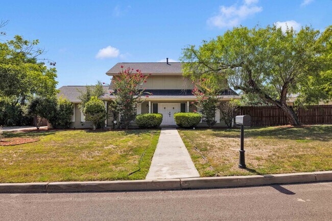 Building Photo - Two Story Rental in Castle Hills