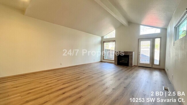 Foto del edificio - Spacious 2 BD | 2.5 BA Townhome w/ Vaulted Ceilings - Beaverton