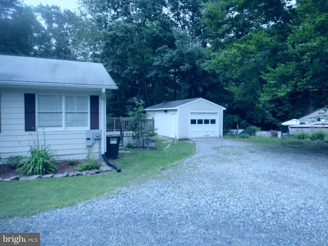 Primary Photo - 2145 Kings Landing Rd
