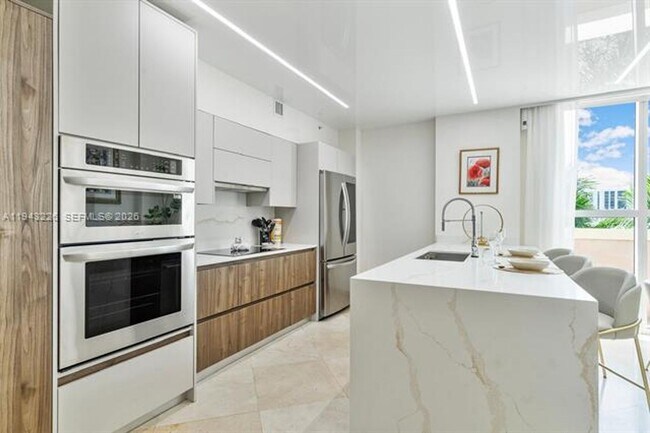 Photo - 17555 Atlantic Blvd Apartment