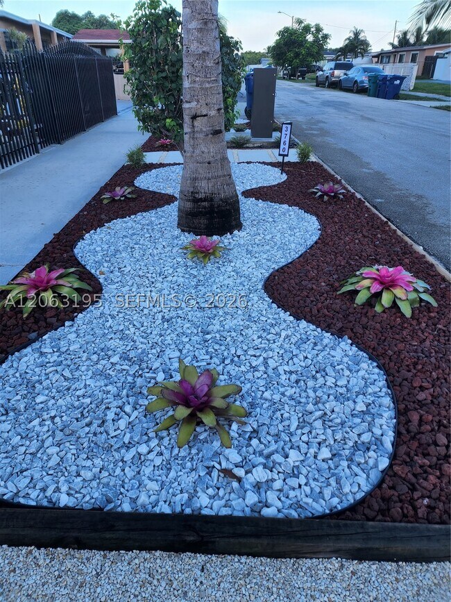 Foto del edificio - 3760 NW 197th St
