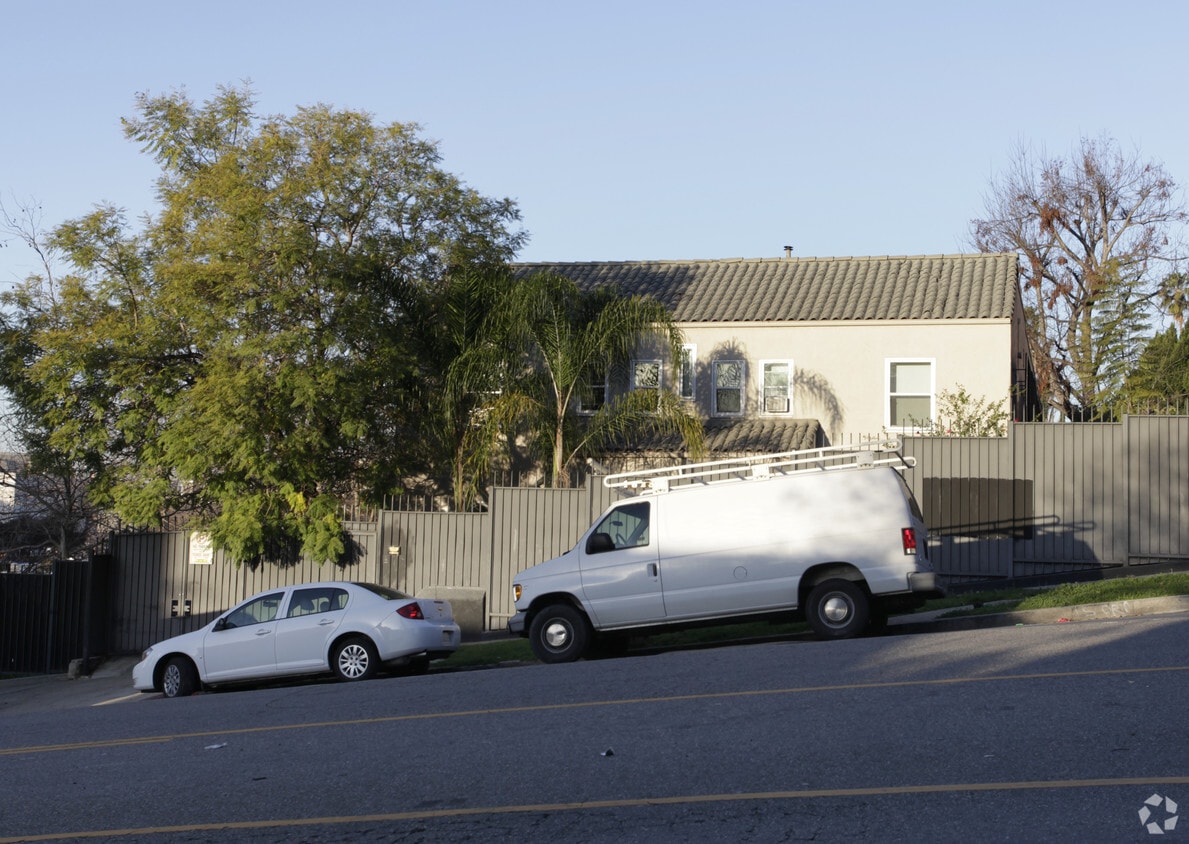 Building Photo - 1823 Vine St