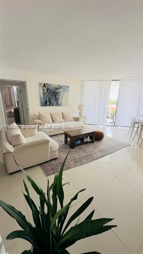 Foto del edificio - 3610 Yacht Club Dr