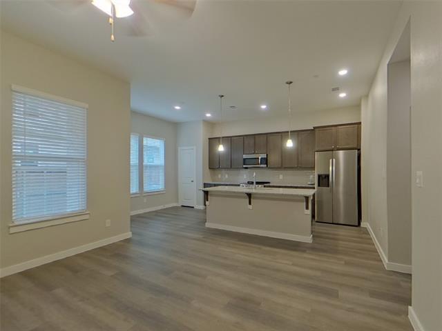 Foto del edificio - 3027 Whitetail Ln