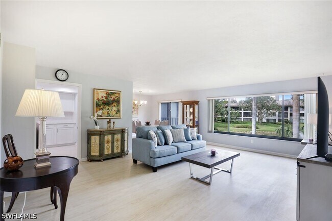 Foto del edificio - 5954 Pelican Bay Blvd