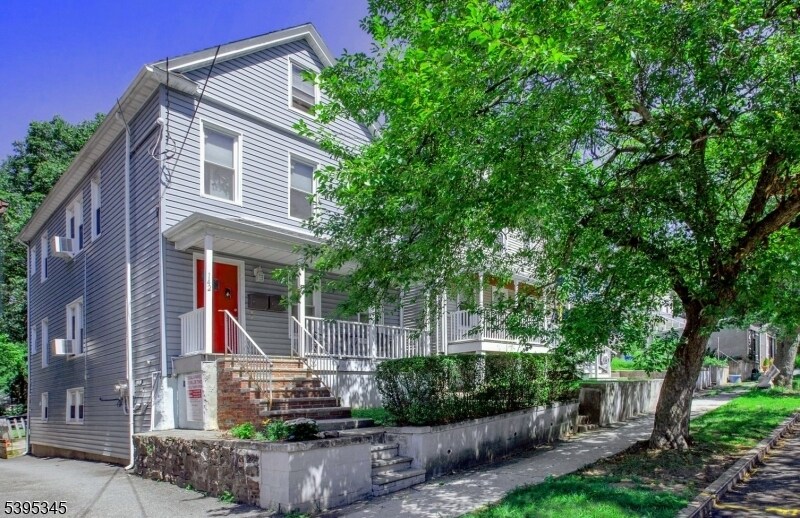 Foto principal - 142 Forest St