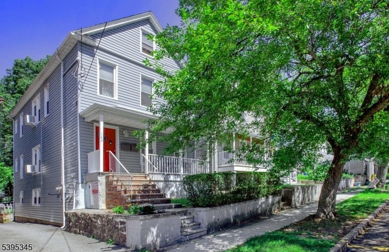 Primary Photo - 142 Forest St