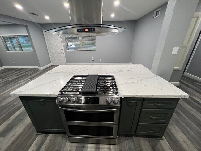 Photo - 317 Parkwood Dr House